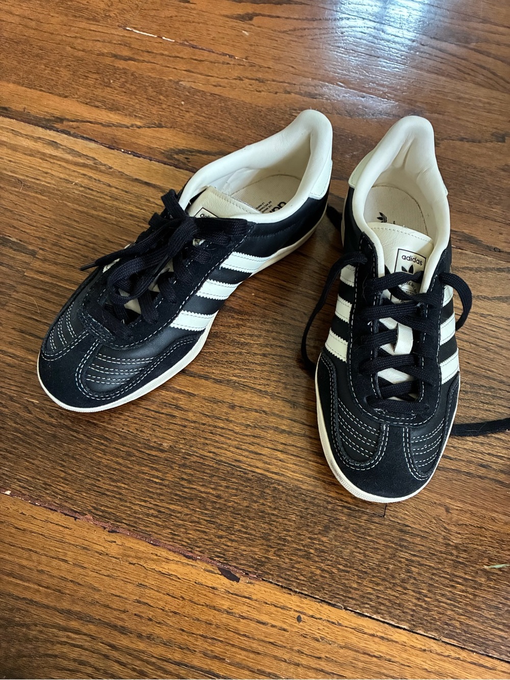 adidas gazelle Black and White Classic Sneakers